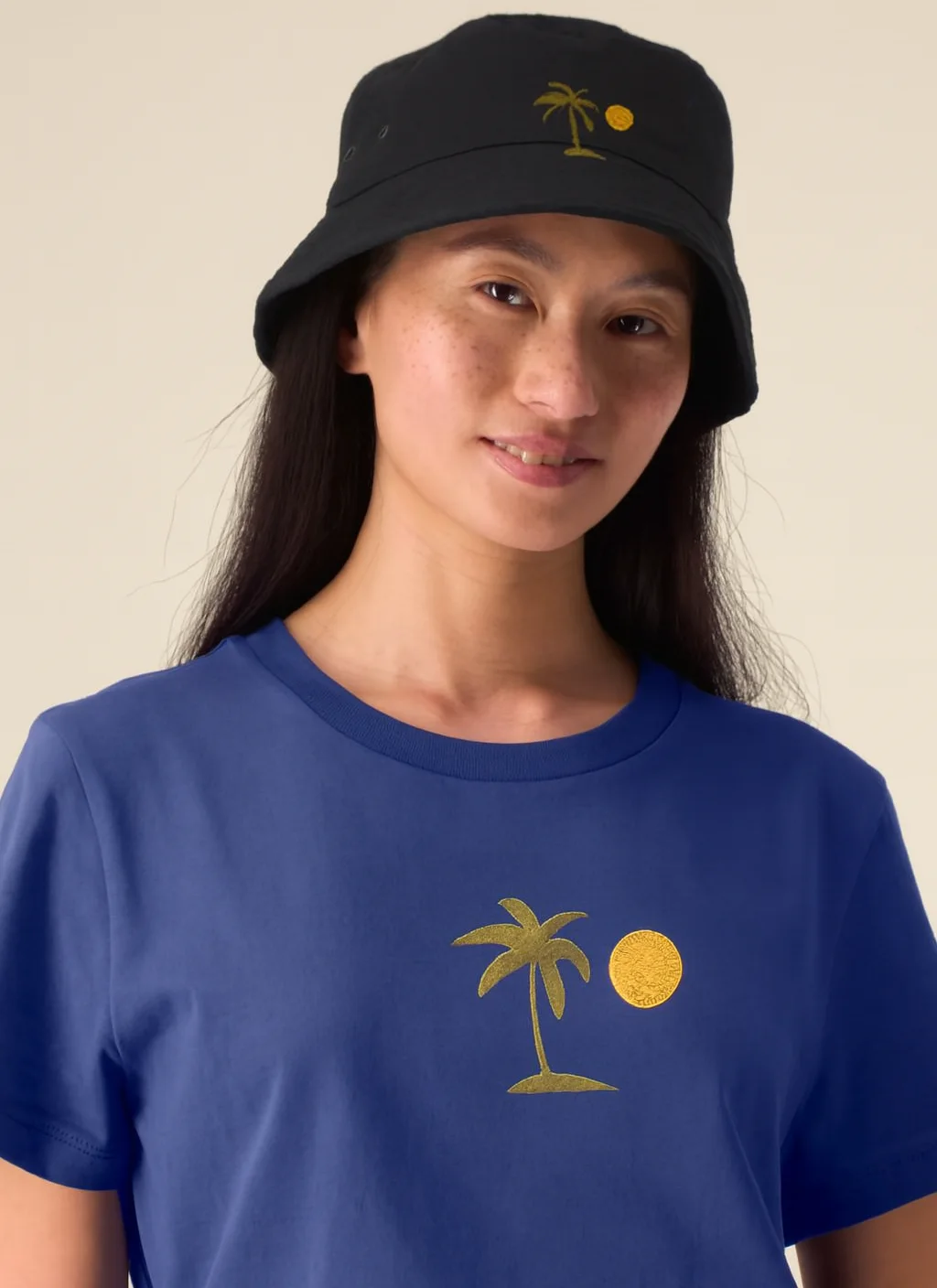 BUCKET HAT con ejemplo de estampado personalizado 1 (diseño ficticio de muestra)