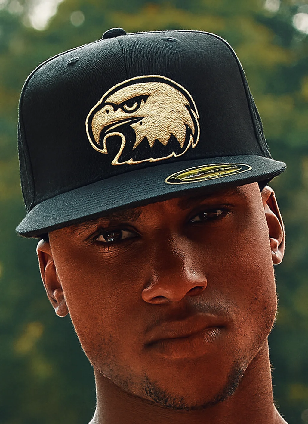 GORRA PREMIUM con ejemplo de estampado personalizado 1 (diseño ficticio de muestra)