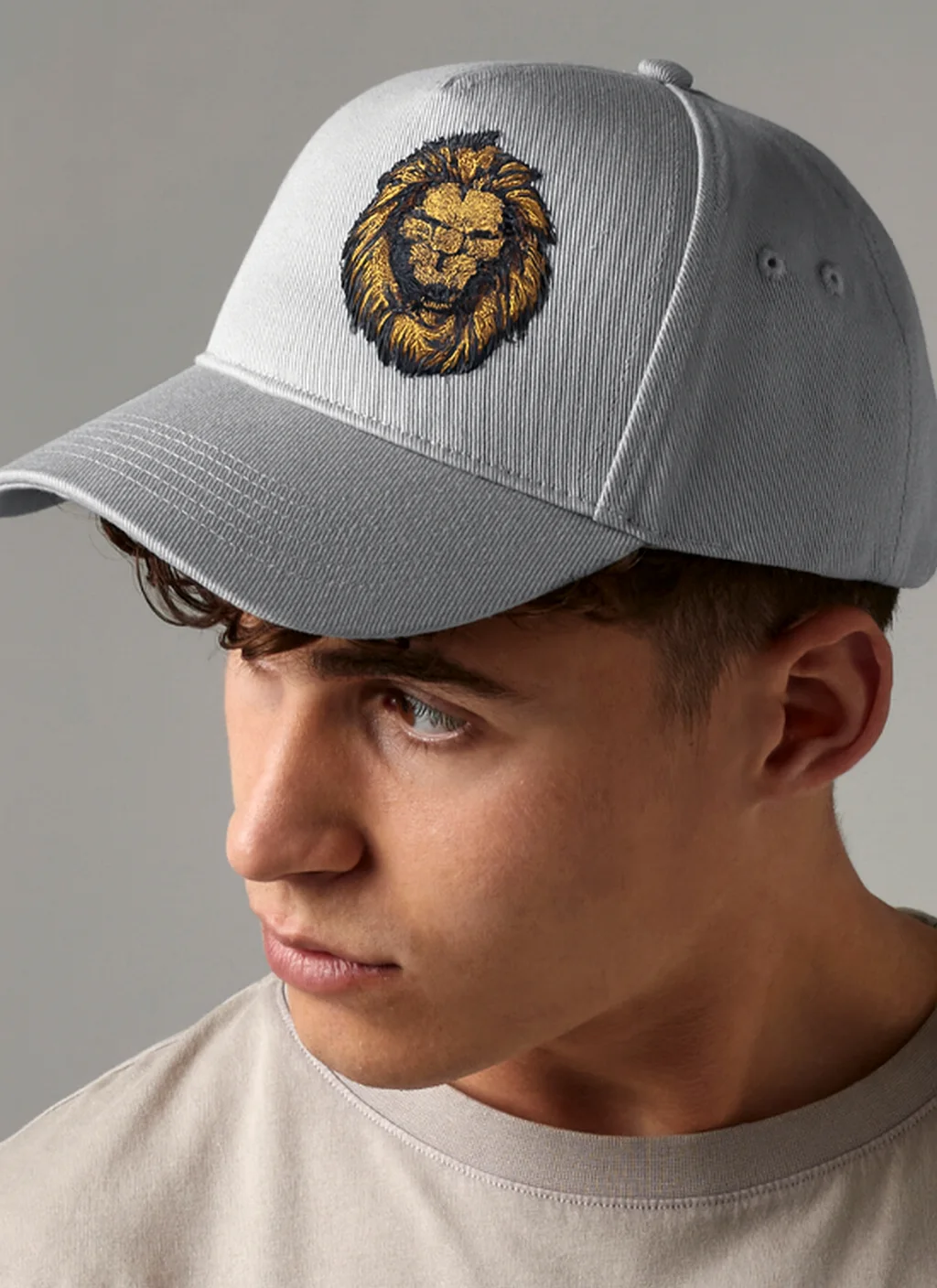 GORRA ULTIMATE con ejemplo de estampado personalizado 1 (diseño ficticio de muestra)